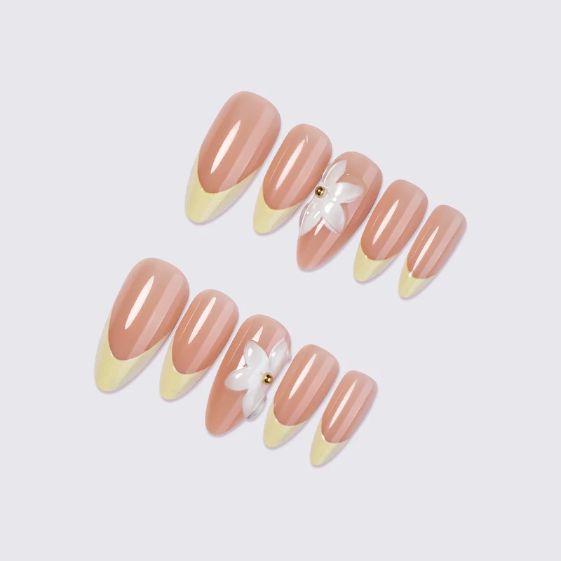 Kunstnagelset mit eleganten Blumendekoren und zarten Farbverläufen Karnz