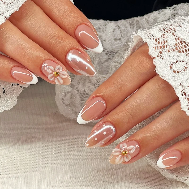 Kunstnagelset mit eleganten Blumen- und Glitzerdesigns Karnz