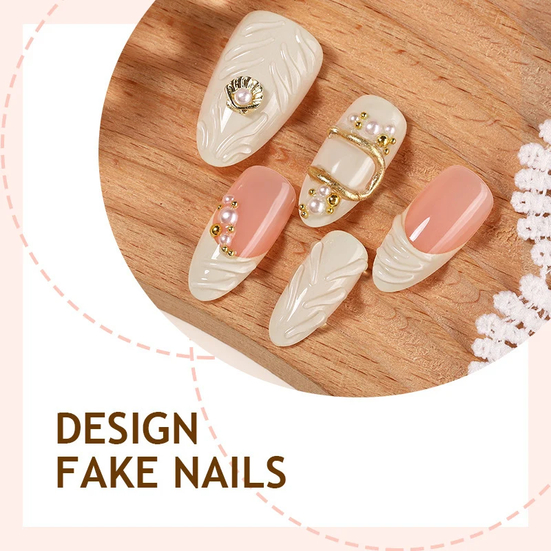 Kunstnagelset mit eleganten 3D-Verzierungen und glamourösen Akzenten Karnz