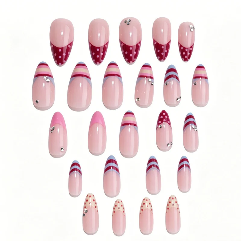 Kunstnagelset mit eleganten 3D-Details und kunstvollem Design Karnz