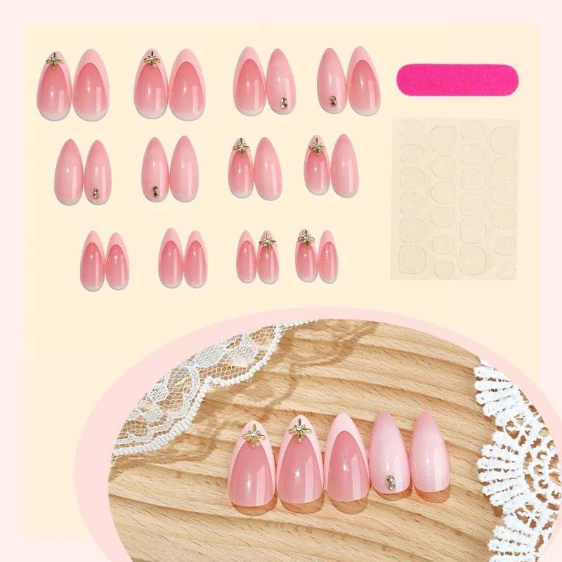 Kunstnagelset mit eleganten 3D-Blütenakzenten Karnz