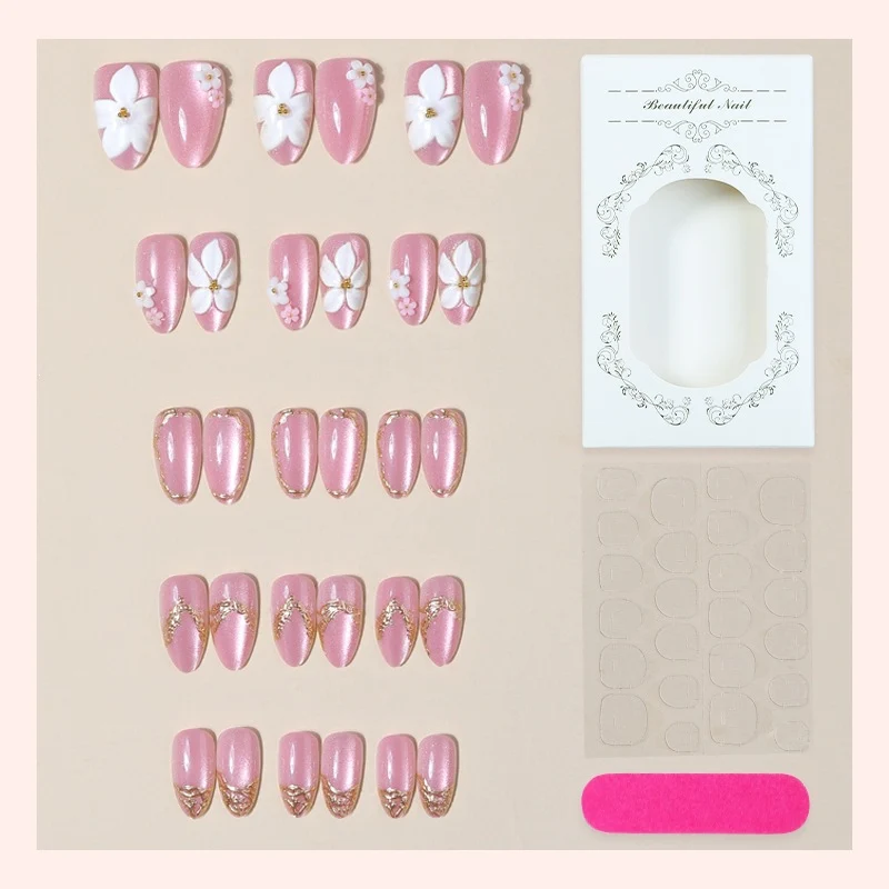 Kunstnagelset mit eleganten 3D-Blüten und glamourösen Akzenten Karnz