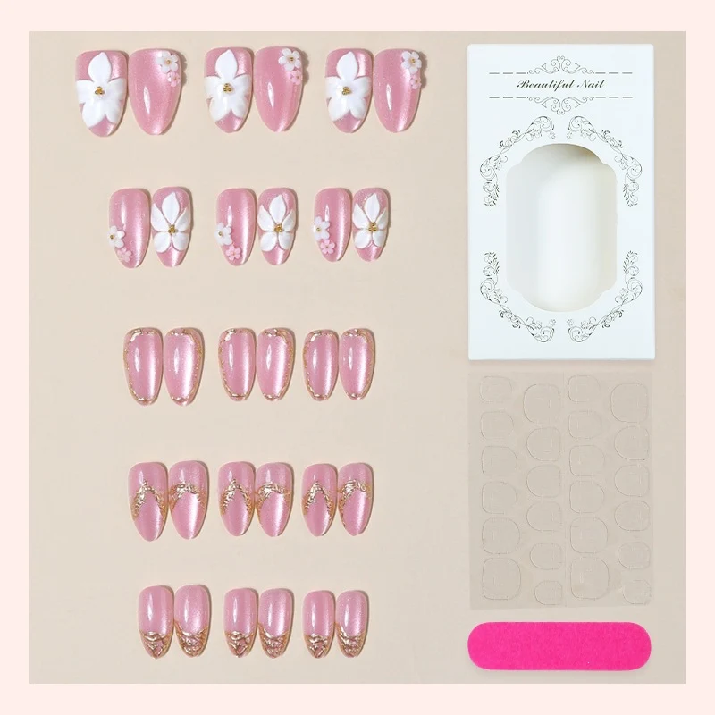 Kunstnagelset mit eleganten 3D-Blüten und glamourösen Akzenten Karnz