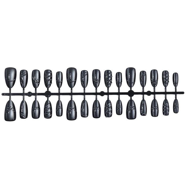 Kunstnagelset mit elegantem und schimmerndem Design Karnz