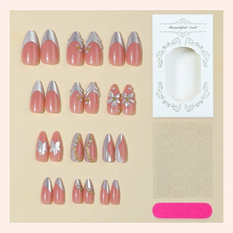 Kunstnagelset mit elegantem Silberspitzen-Design und floralen Akzenten Karnz