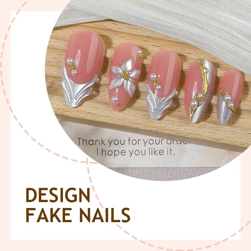 Kunstnagelset mit elegantem Silberspitzen-Design und floralen Akzenten Karnz