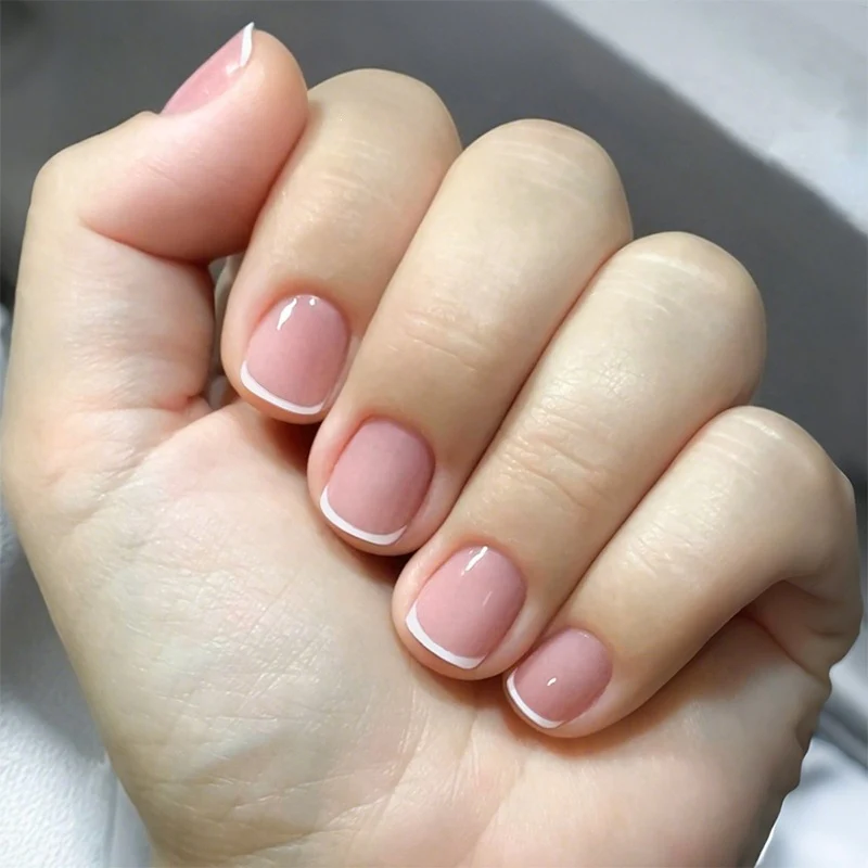Kunstnagelset mit elegantem, natürlichem Look Karnz