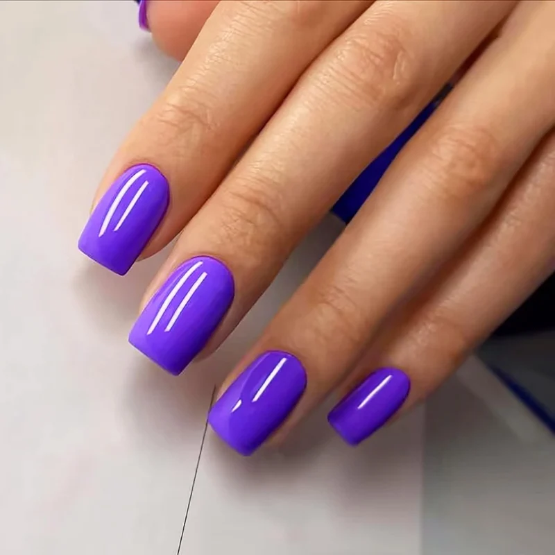 Kunstnagelset mit elegantem, natürlichem Finish Karnz
