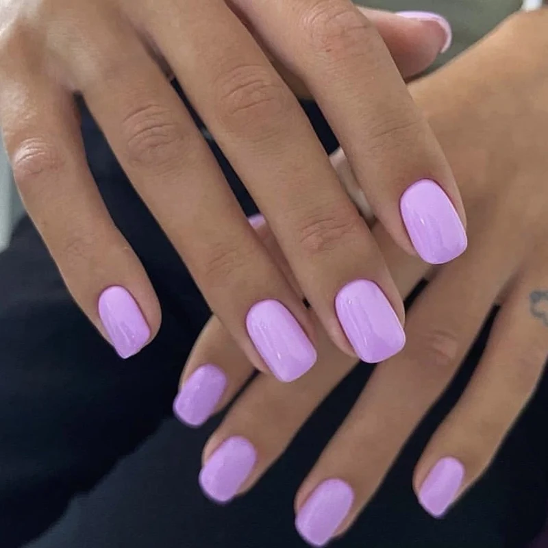 Kunstnagelset mit elegantem, natürlichem Finish Karnz