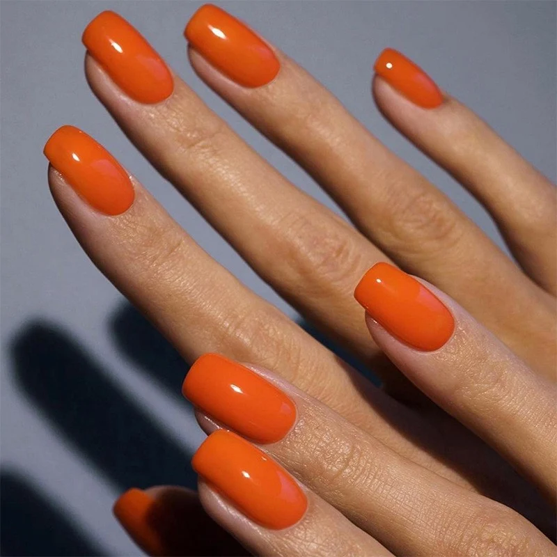 Kunstnagelset mit elegantem, natürlichem Finish Karnz