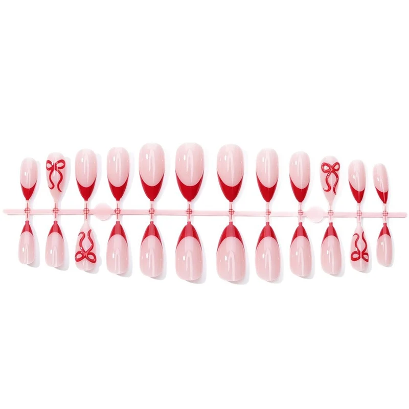 Kunstnagelset mit elegantem Motiv und Glitzerakzenten Karnz