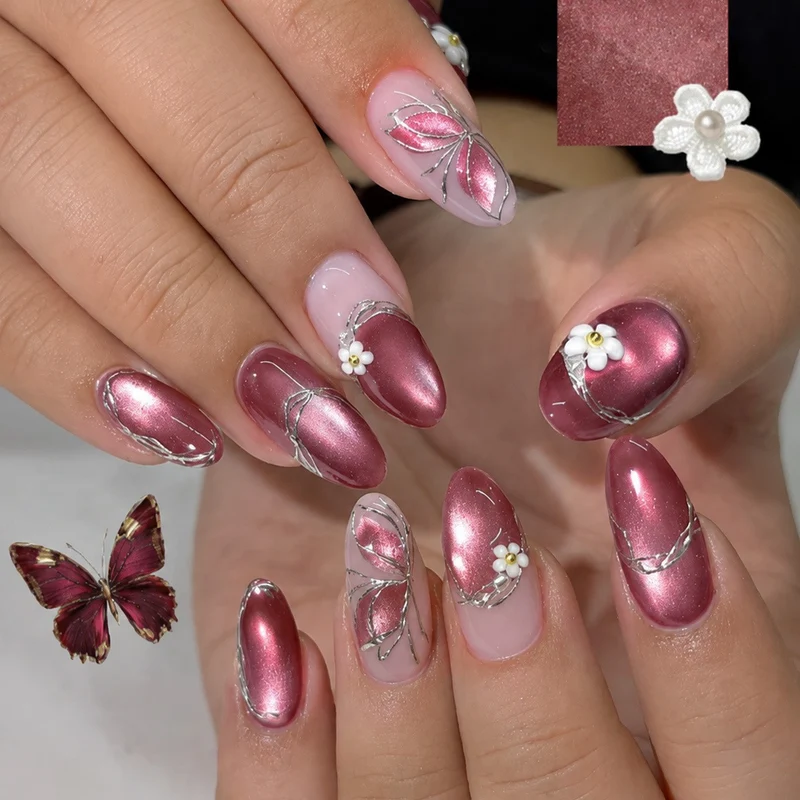 Kunstnagelset mit elegantem Metallic-Finish und zarten Blumendekoren Karnz