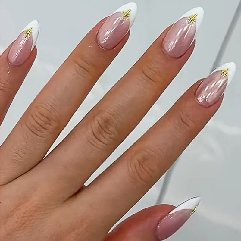Kunstnagelset mit elegantem Hochglanz Ombre-Design und funkelnden Akzenten Karnz
