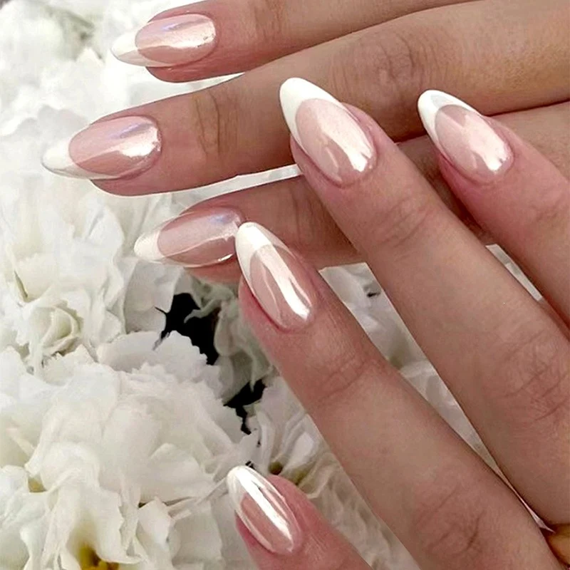 Kunstnagelset mit elegantem Hochglanz Ombre-Design und funkelnden Akzenten Karnz