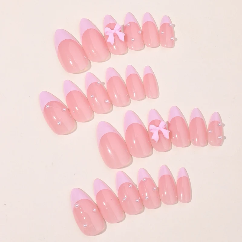 Kunstnagelset mit elegantem Glitzer- und Spitzen-Design Karnz