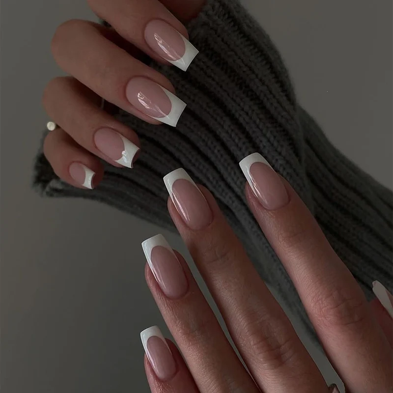 Kunstnagelset mit elegantem French-Design Karnz