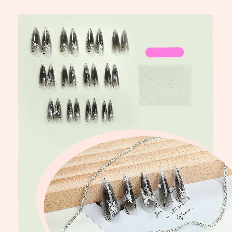Kunstnagelset mit elegantem, floralem Design und Glitzerdetails Karnz