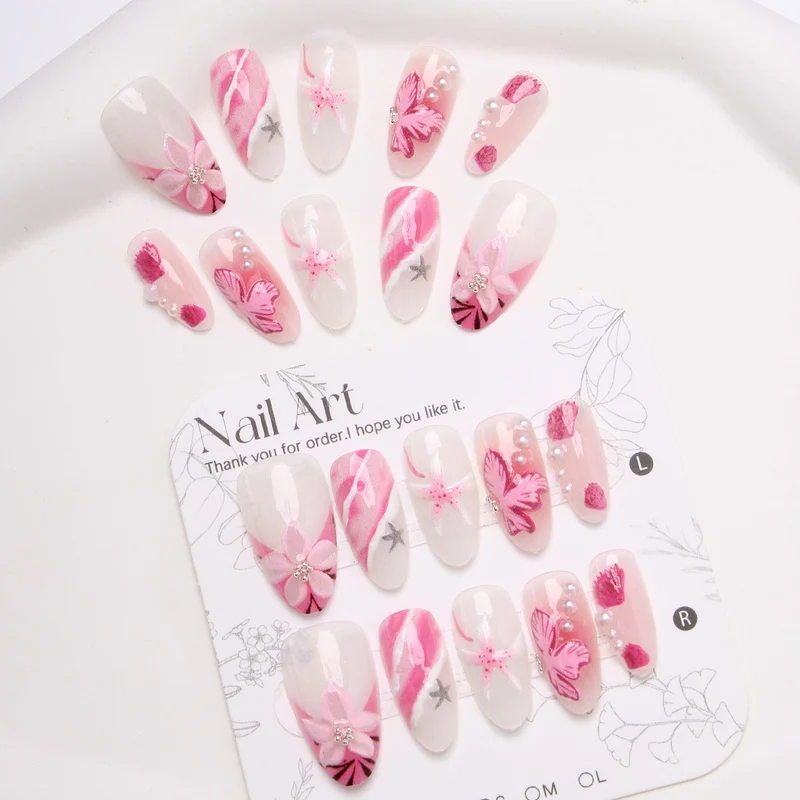 Kunstnagelset mit elegantem Blumen- und Glitzermuster Karnz