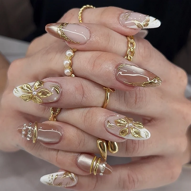 Kunstnagelset mit elegantem Blumen-Design Karnz