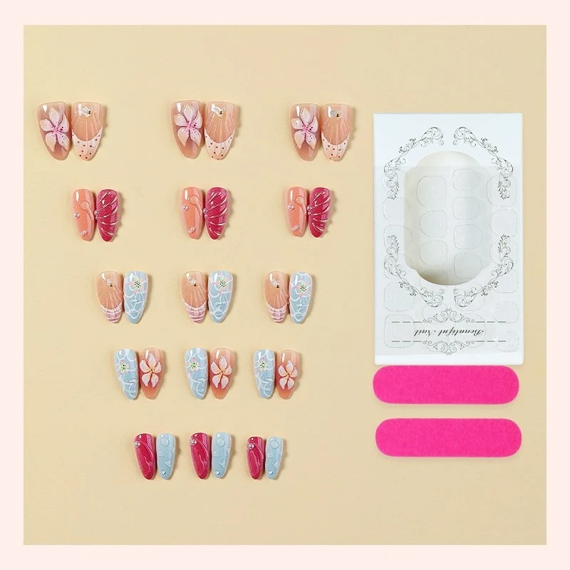 Kunstnagelset mit einzigartigen floralen und maritimen Designs Karnz