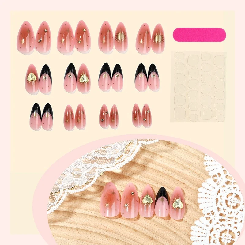 Kunstnagelset mit edlen Blüten- und Glitzerverzierungen Karnz