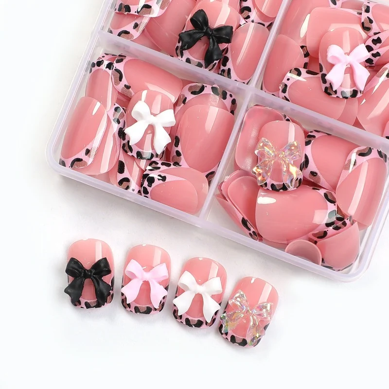 Kunstnagelset mit bunten Schleifen- und Leopardenmotiven Karnz