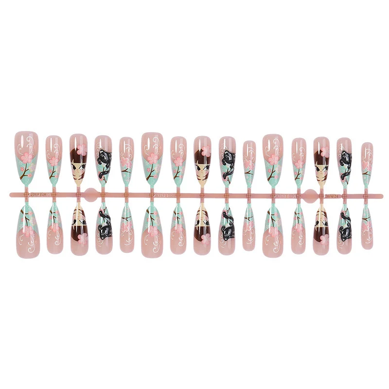 Kunstnagelset mit blühenden floralem Design von Karnz