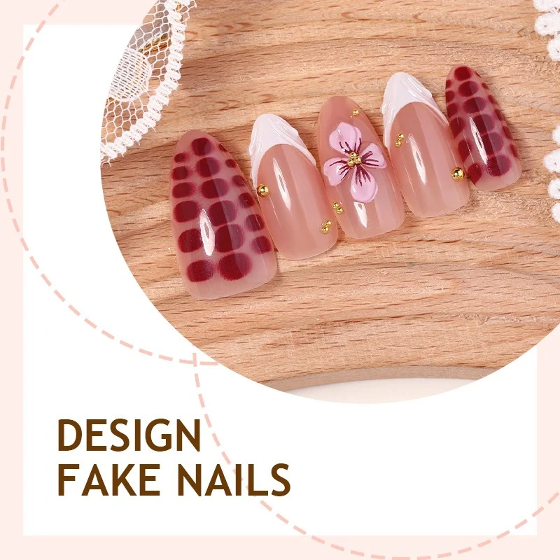 Kunstnagelset mit aufregenden Blumen- und Glitzermotiven Karnz