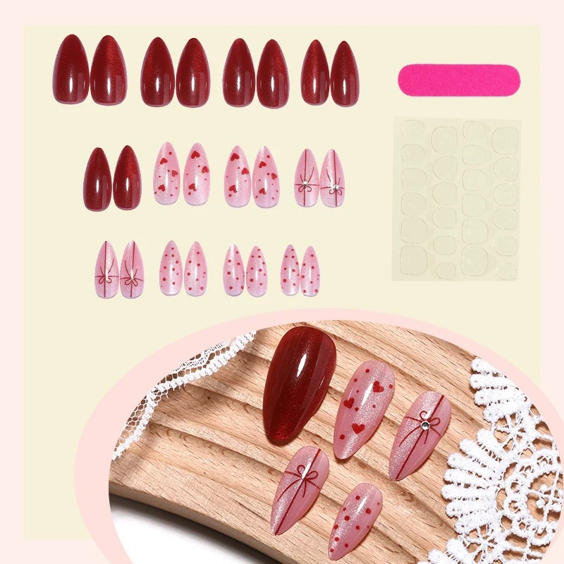 Kunstnagel-Set mit romantischen Motiven Karnz