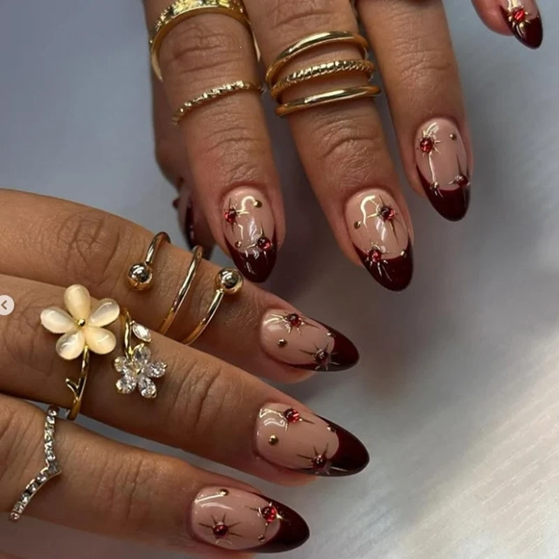 Kunstnagel Set mit Glamourösen Designs Karnz