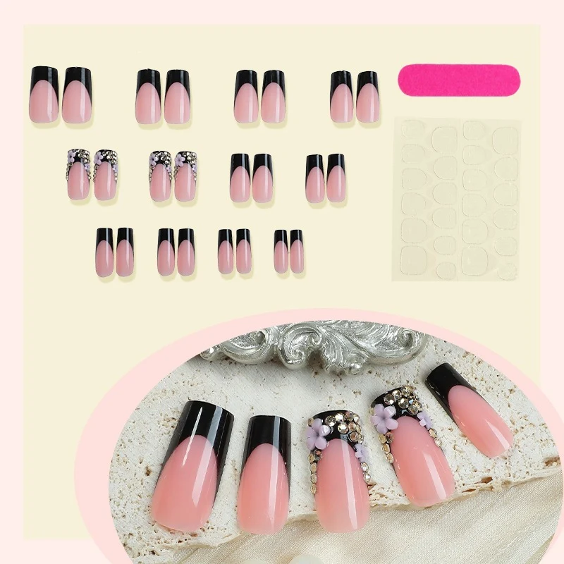 Kunstnagel-Set mit glamourösem Design und feinen Akzenten Karnz