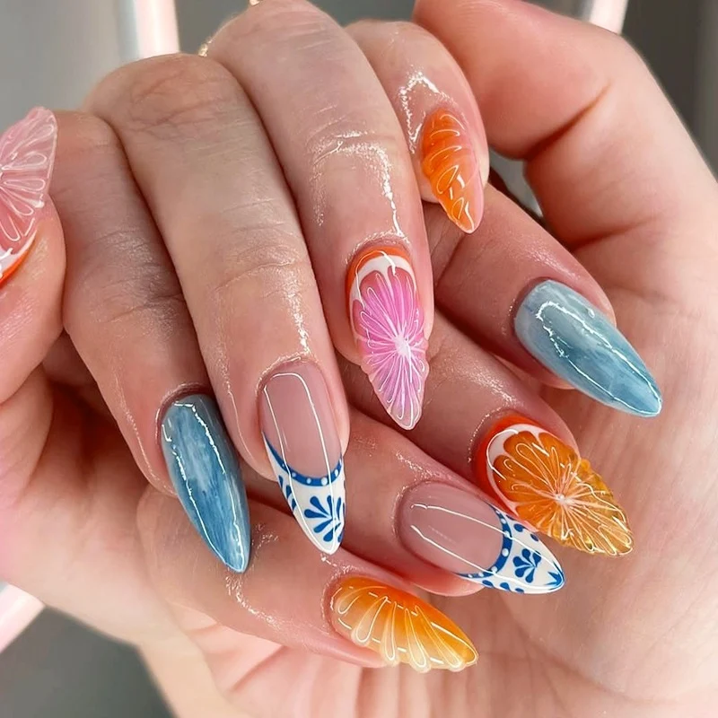 Kunstnagel-Set mit fruchtigen Motiven und bunten Designs Karnz