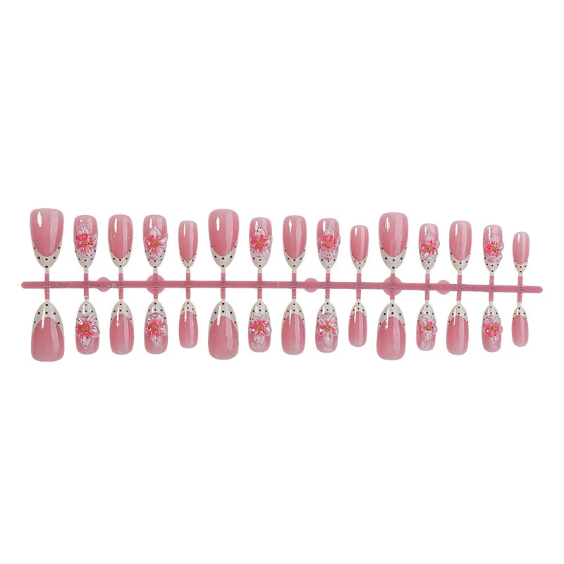 Kunstnagel-Set mit floralen Designs und Glitzerakzenten Karnz
