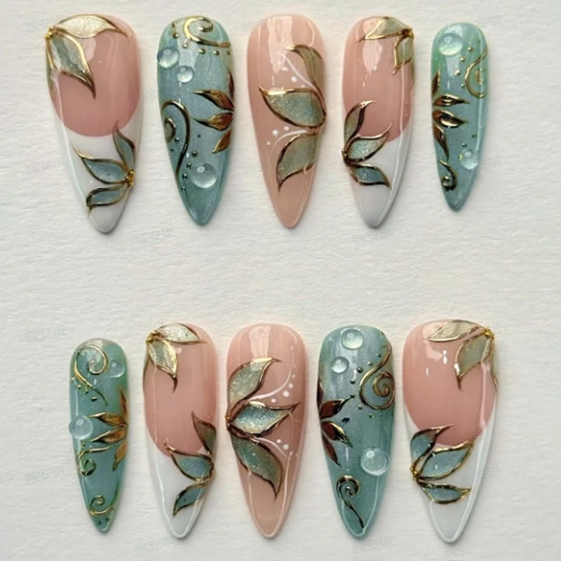 Kunstnagel Set mit floralen Designs und 3D-Akzenten Karnz