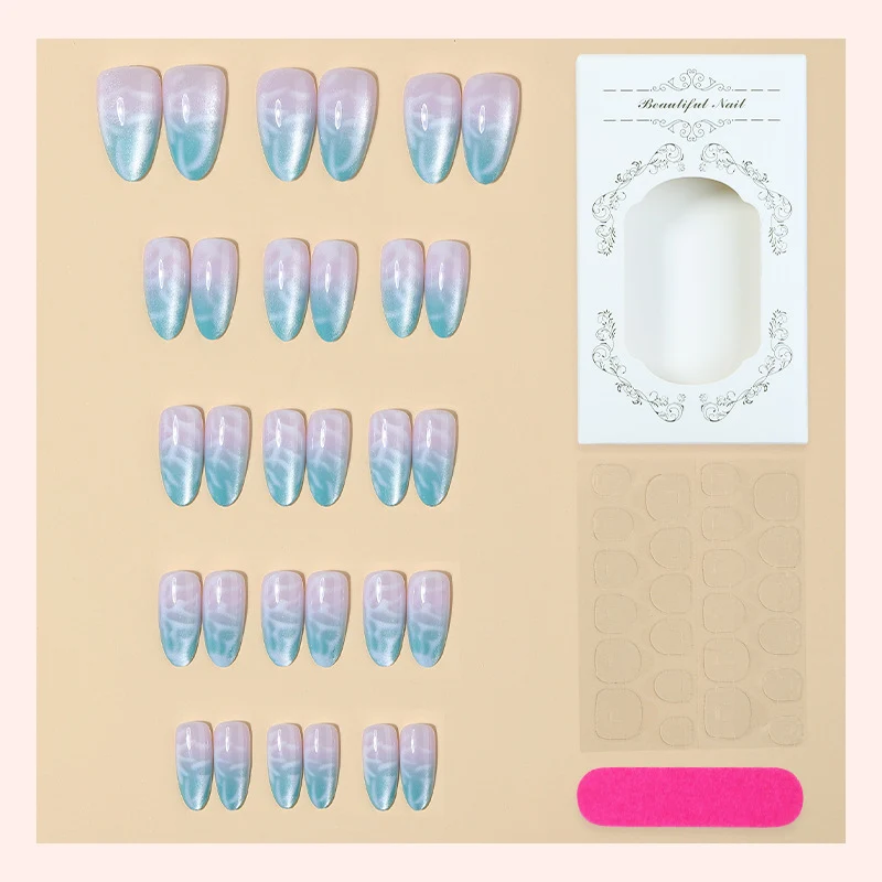 Kunstnägel-Set mit elegantem Farbverlauf und luxuriösem Glanz Karnz